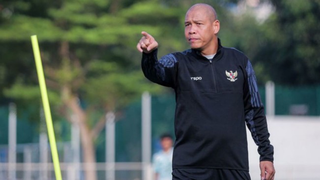 Pelatih Timnas Indonesia U-17, Nova Arianto. [X/@IndostransferFC]